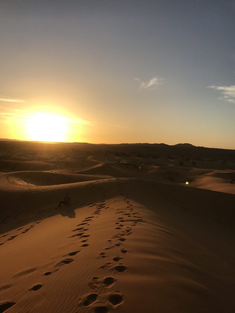 Overnachting in de Erg Chebbi woestijn bij Merzouga, Marokko,